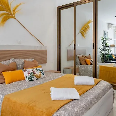 Bonito Estudio Carihuela Con Terraza, Wifi, Playa A 150 Metros