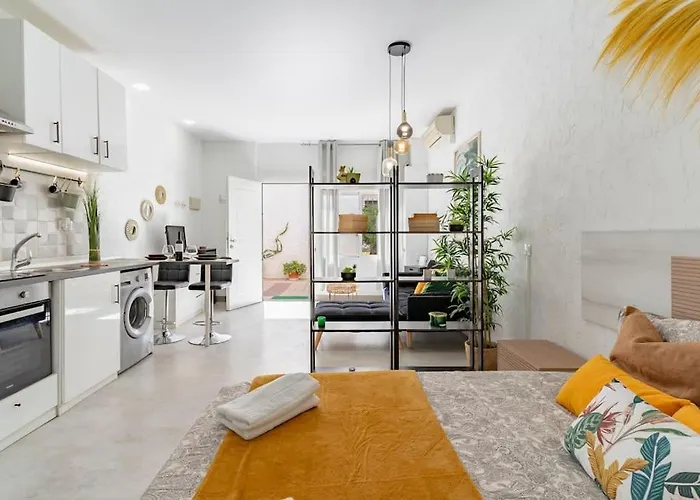 Bonito Estudio Carihuela Con Terraza, Wifi, Playa A 150 Metros