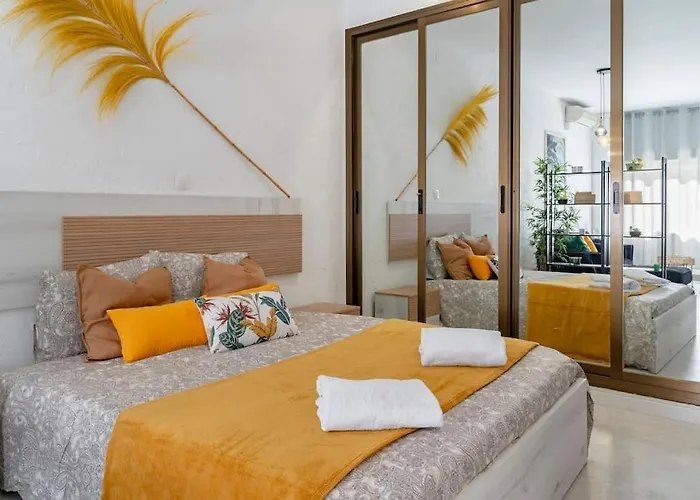 Bonito Estudio Carihuela Con Terraza, Wifi, Playa A 150 Metros