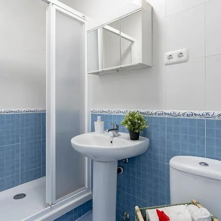 Bonito Estudio Carihuela Con Terraza, Wifi, Playa A 150 Metros * Torremolinos