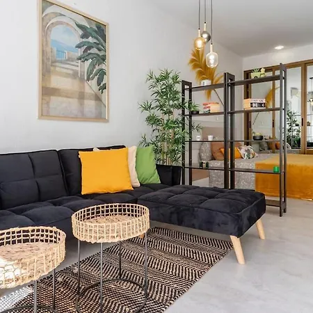 Bonito Estudio Carihuela Con Terraza, Wifi, Playa A 150 Metros Appartement