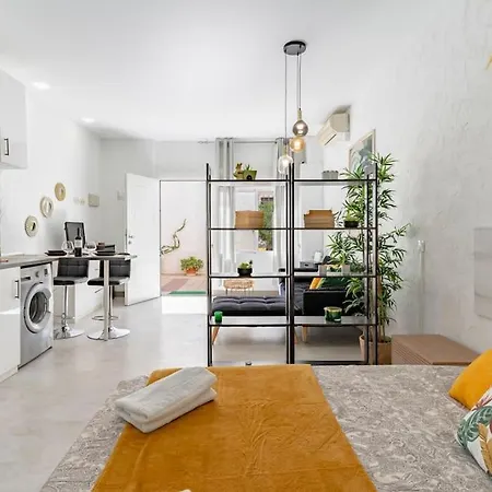 Bonito Estudio Carihuela Con Terraza, Wifi, Playa A 150 Metros